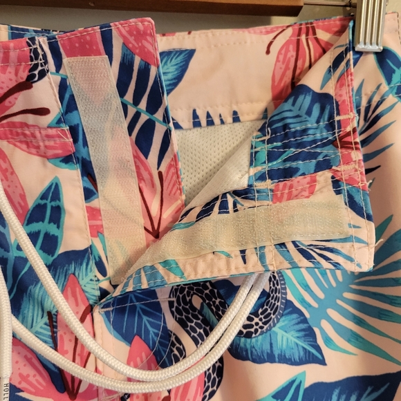 Hollister Hawaiian Swim Trunks, 28 - Picture 5 of 12